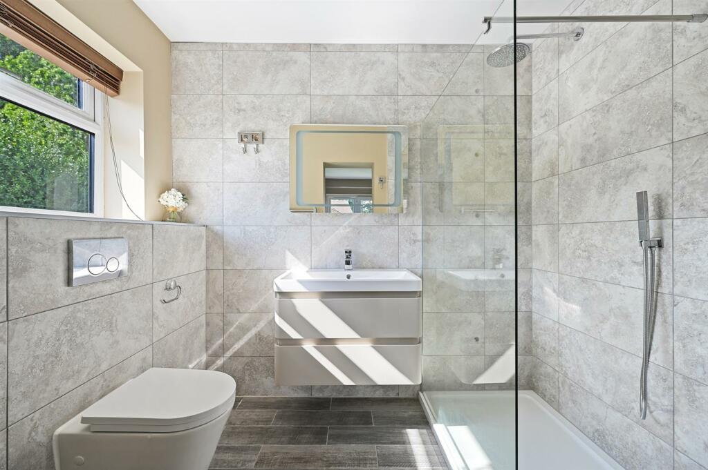 Bedroom 2 Ensuite.jpg