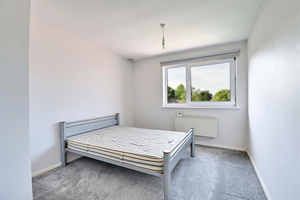 Bedroom 1_1.jpg