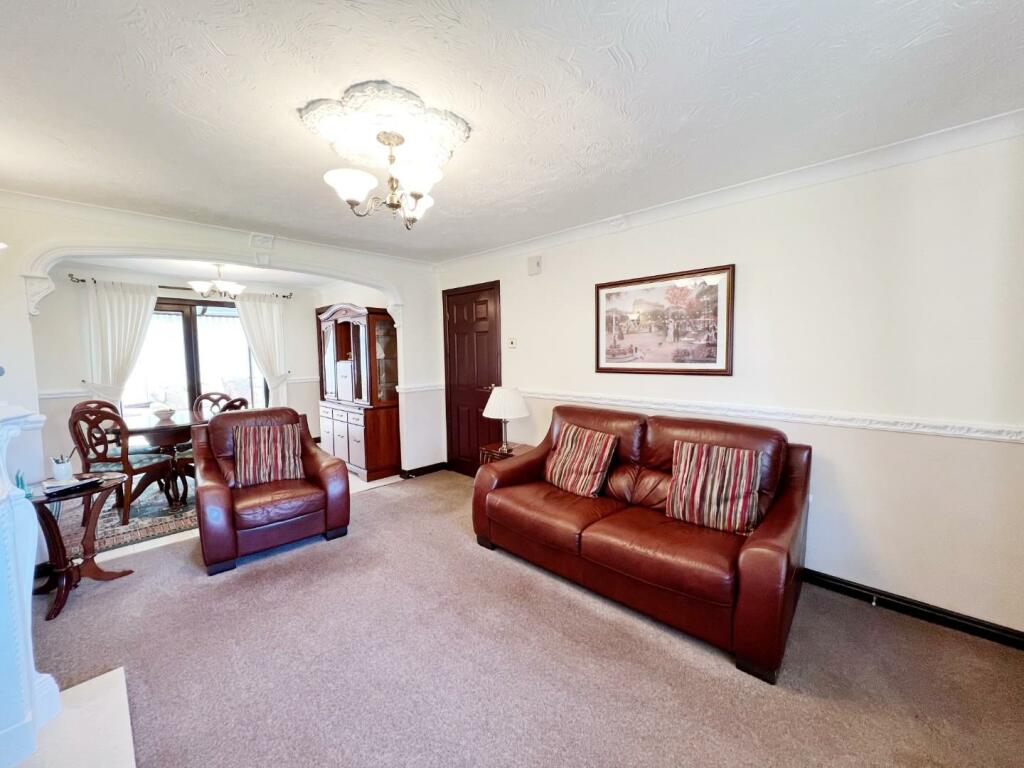 Lounge pic 2.jpg
