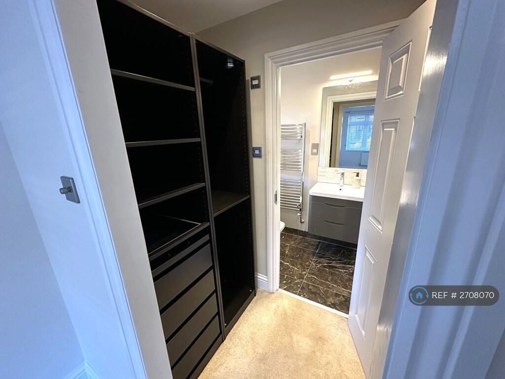 Dressing &amp; Ensuite