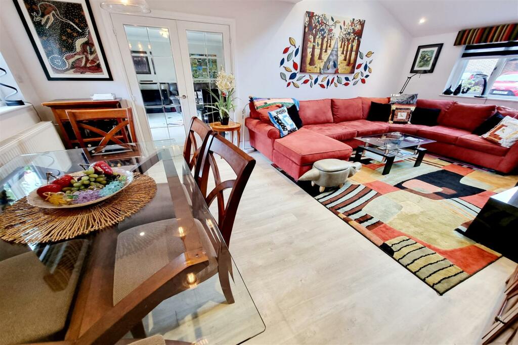 RECEPTION ROOM 1: PIC. 3