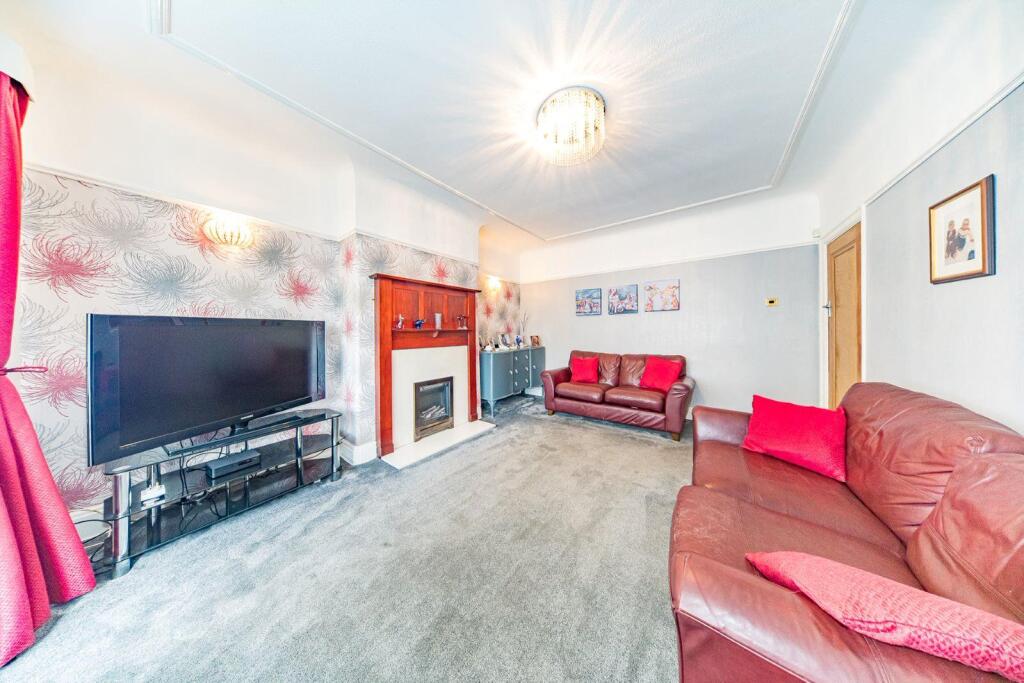 8 Albany Ave lounge 2.jpg