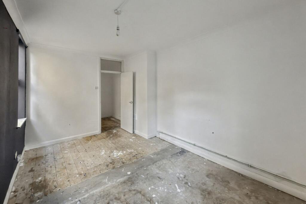 Ground Floor Flat, 18 Bingley Road, London, E16 3JR