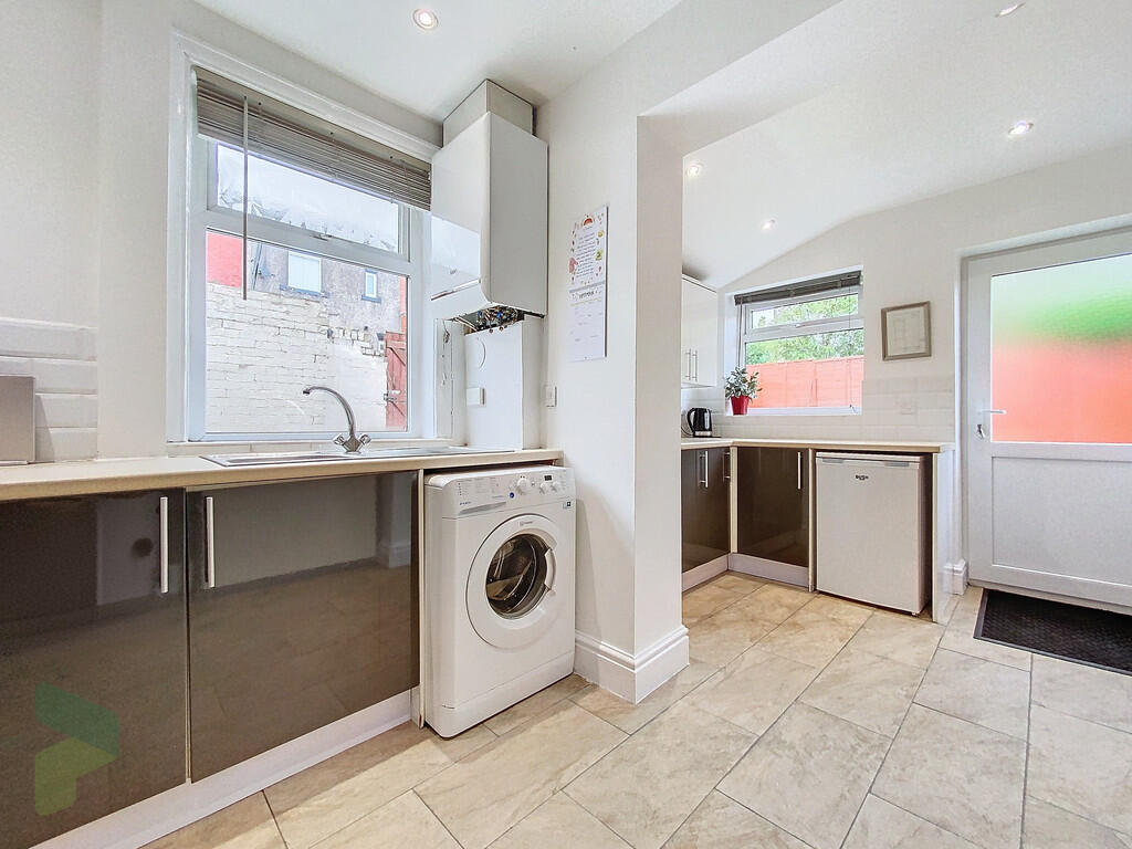 Fully Fitted Kitc...