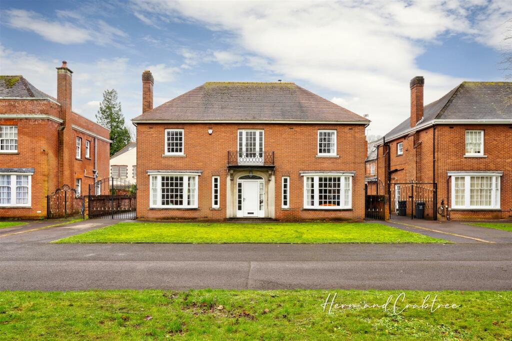 Queen Anne Square, Cardiff, HernCrabtree (1).jpg