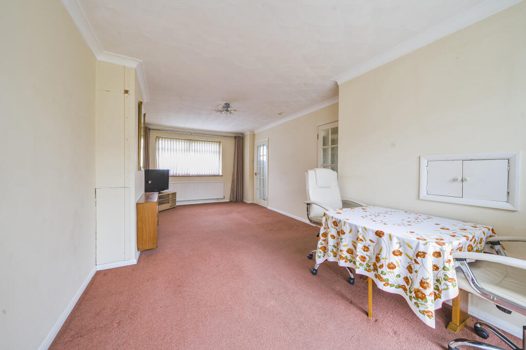 40 Bear Road, Hanworth Village, Feltham, TW13 6RA