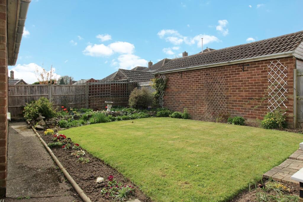 Private South West Facing Rear Garden - Gus Critch