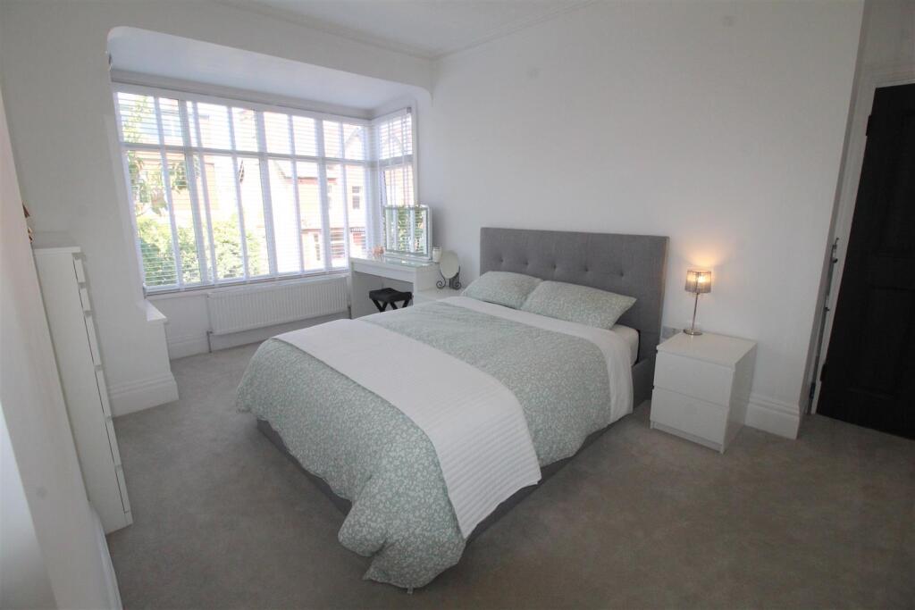 Park Rd, 50A, bed 1 (2).JPG