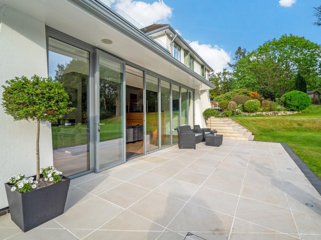 Living room bi-folds