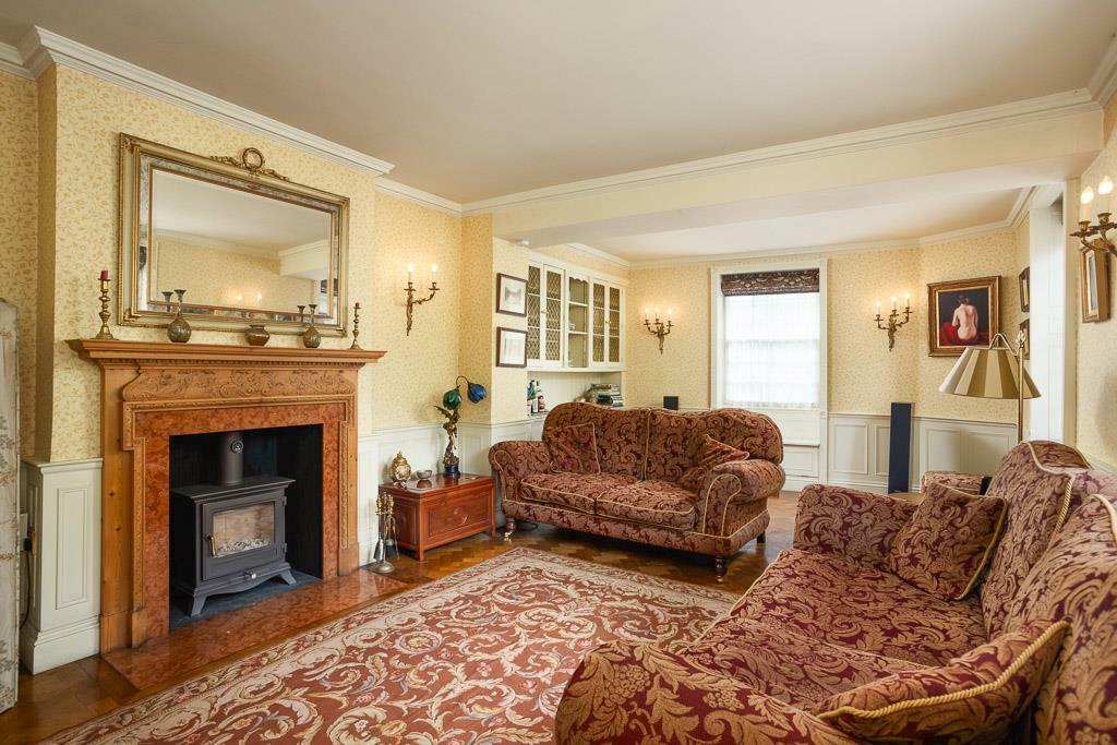 251 Sitting Room-1.jpg