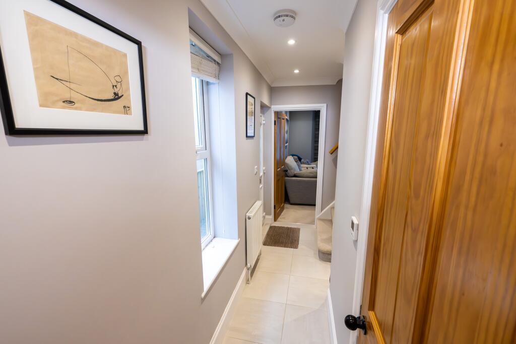 Photo 10 - Hallway