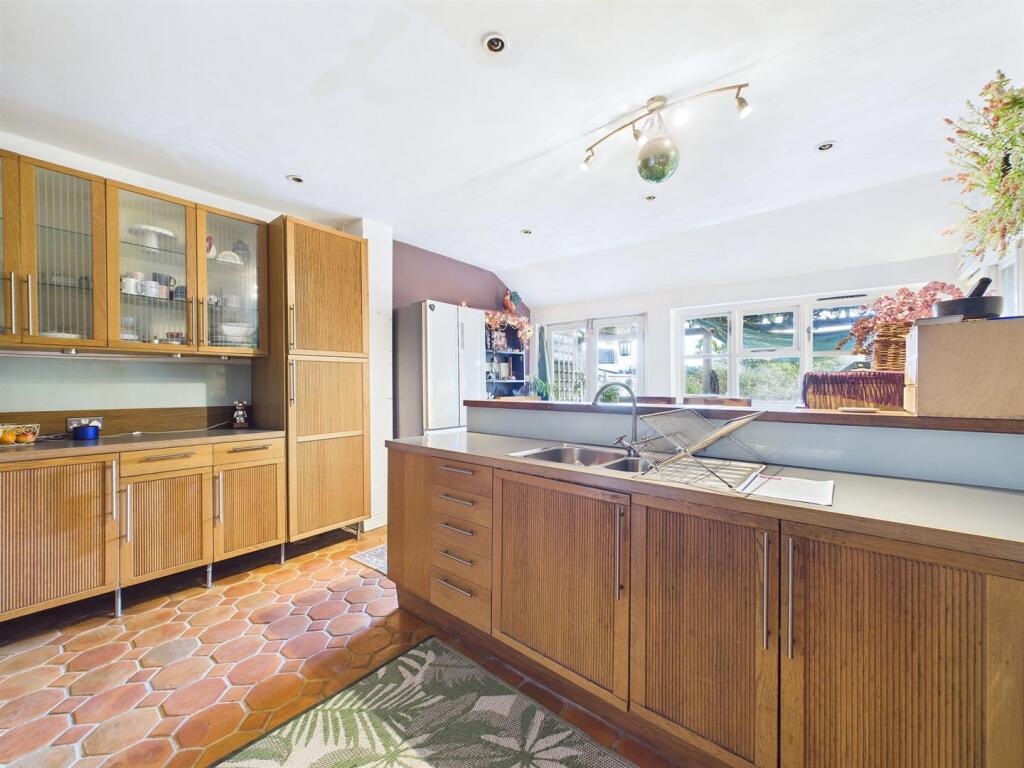 16 - Semi-detached House for Auction, Pill.jpg