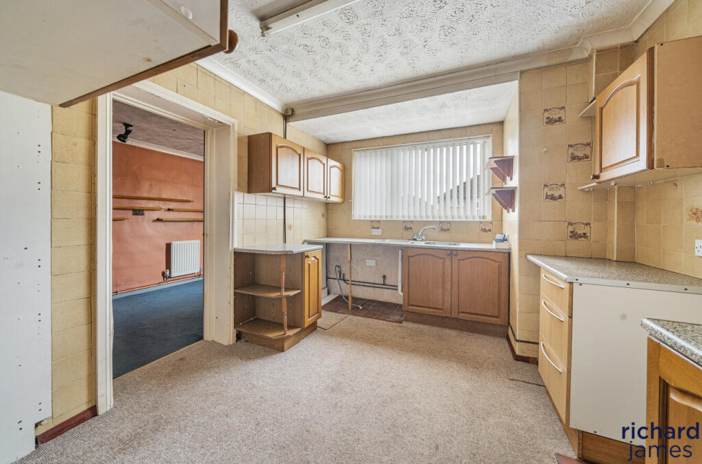 de8a973e-f28b-402...