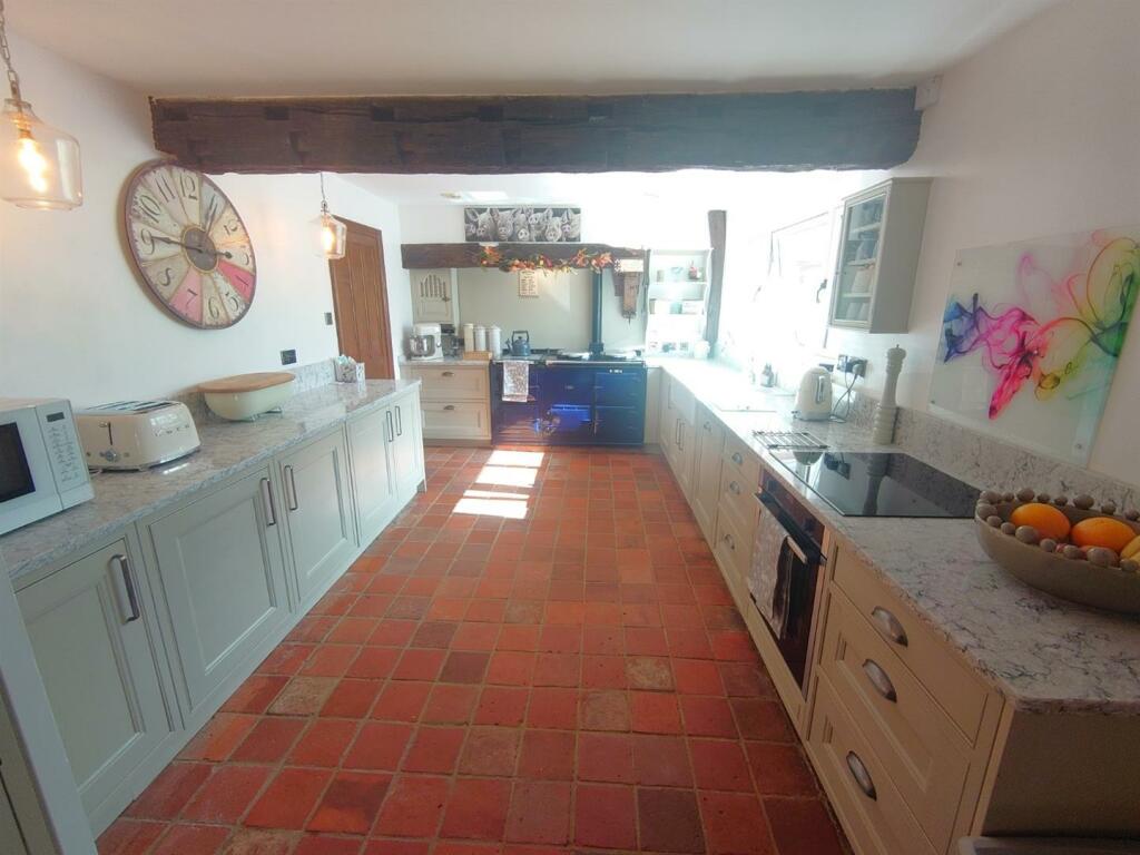 Kitchen a.JPG