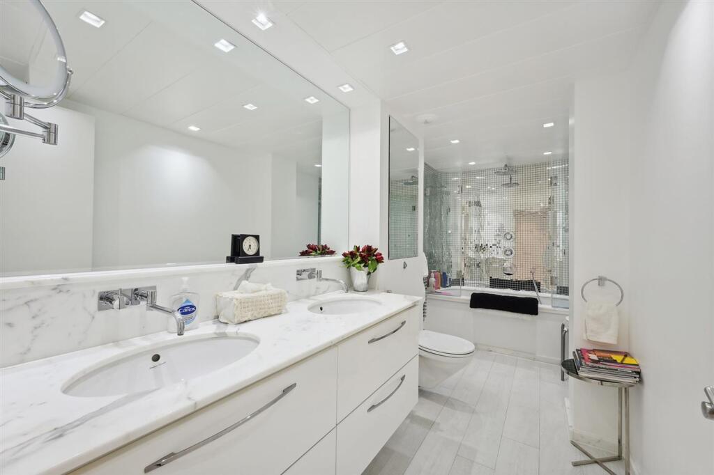 Apartment 14 , Park Lane Place (8).jpg