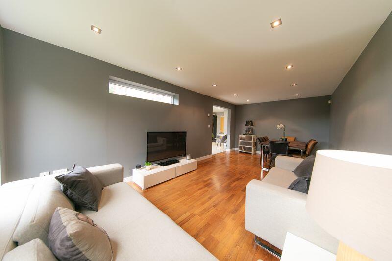 Rear lounge &amp; dining room