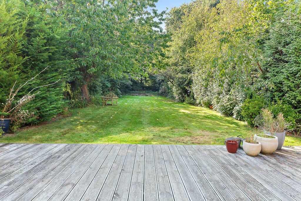 89 Shelvers Way -17.jpg