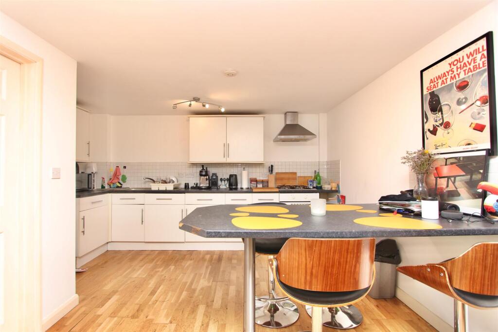 Manley Court, N16