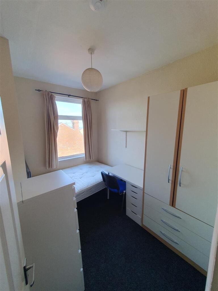 Middle Bedroom One.jpg
