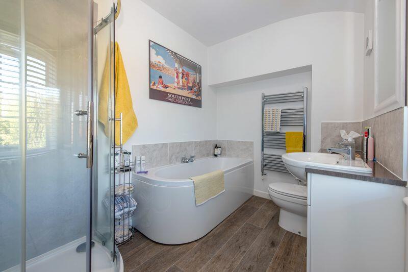 Bath/shower room