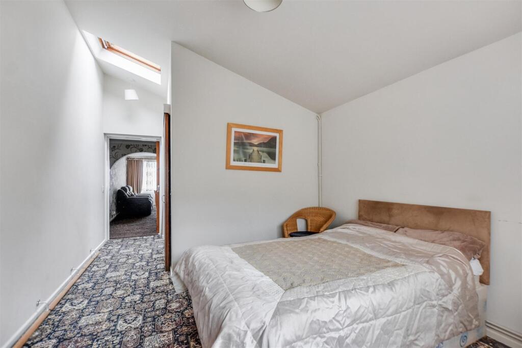 Bedroom 1_2.jpeg
