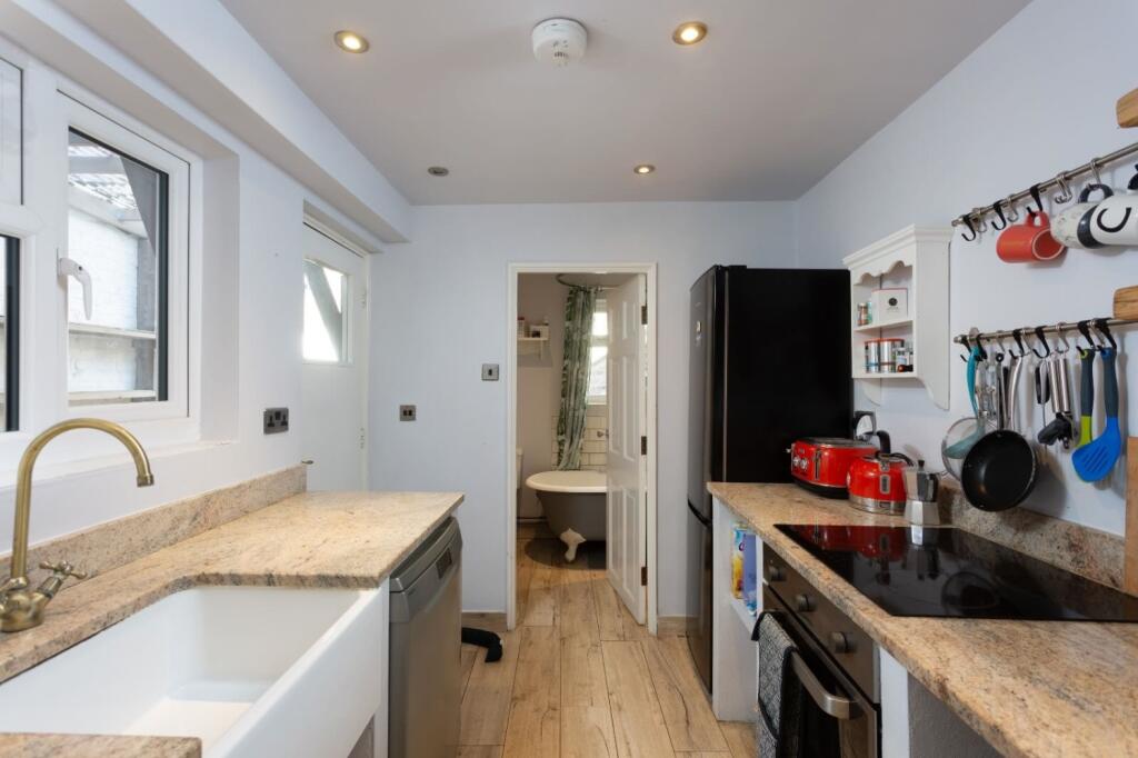 04_07_2025, 7 Tower Place