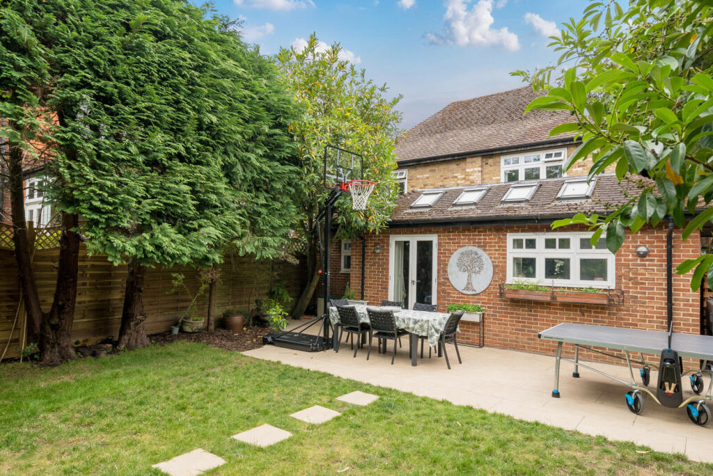 1315629-10-685d3a...