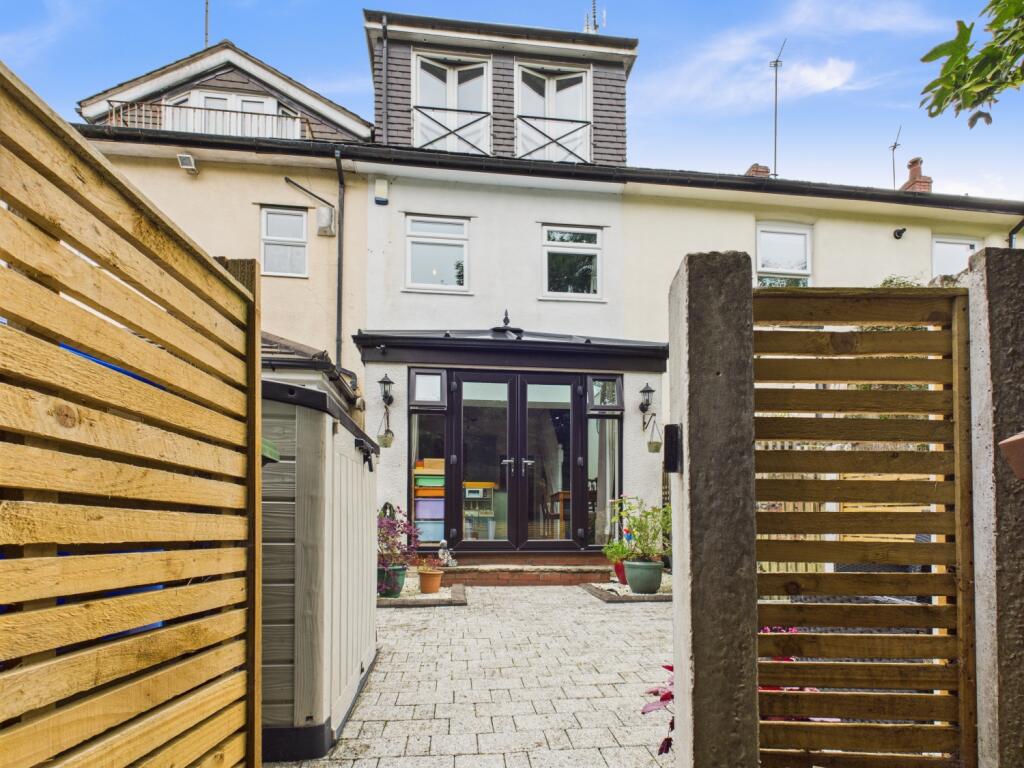 CAM03729G0-PR0080-STILL037