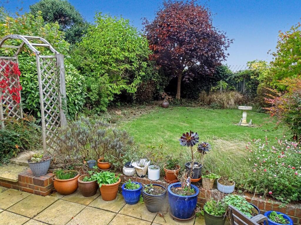 UNOVERLOOKED REAR GARDEN