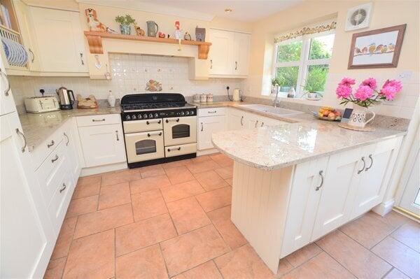 open plan dining/kitchen