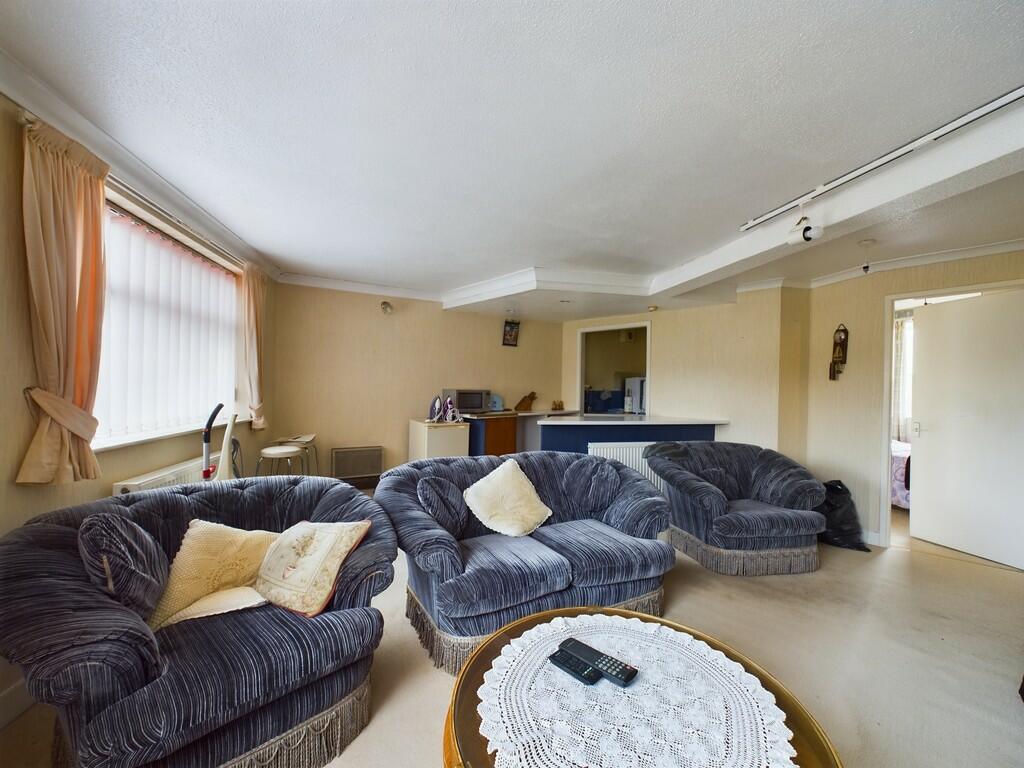 CAM02060G0-PR0216...