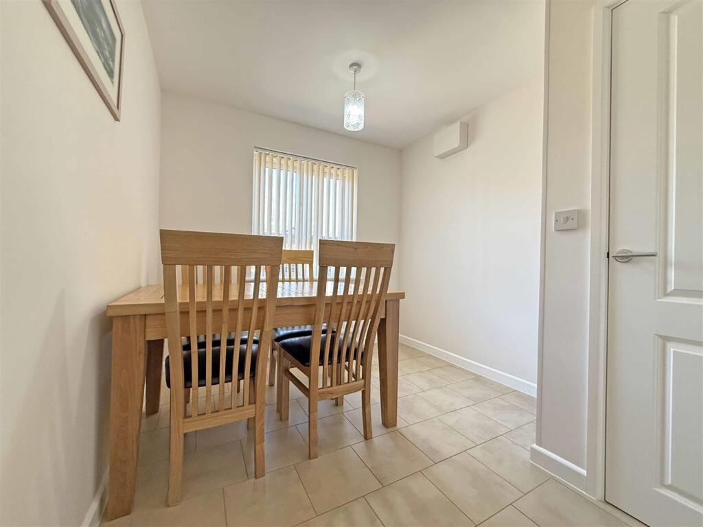 Cobham Close 14 - Dining Room.jpg