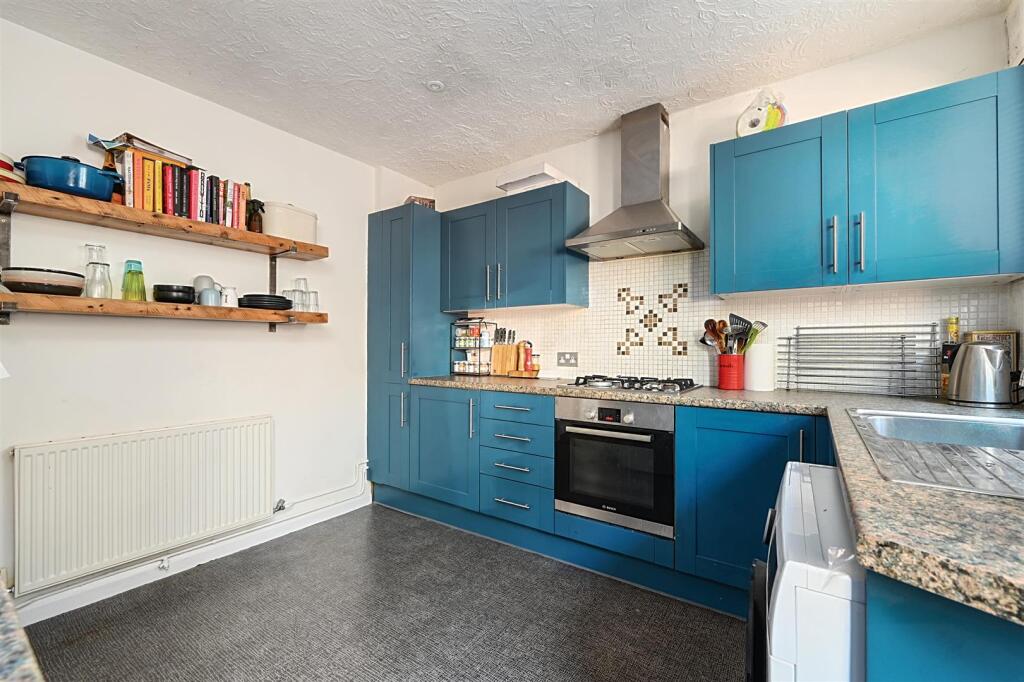 2a Windlesham Close, BN41 (7).jpg