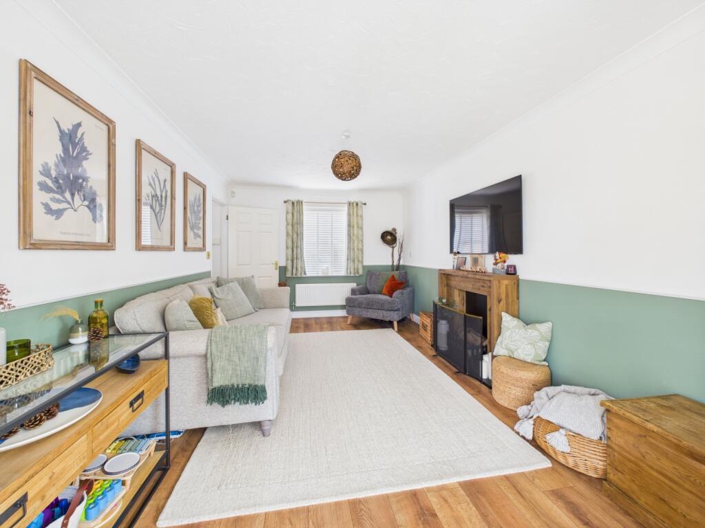 12. CAM04922G0-PR0014-STILL003