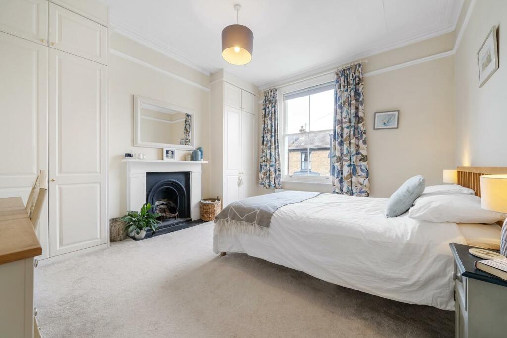 Bedroom 1.jpg