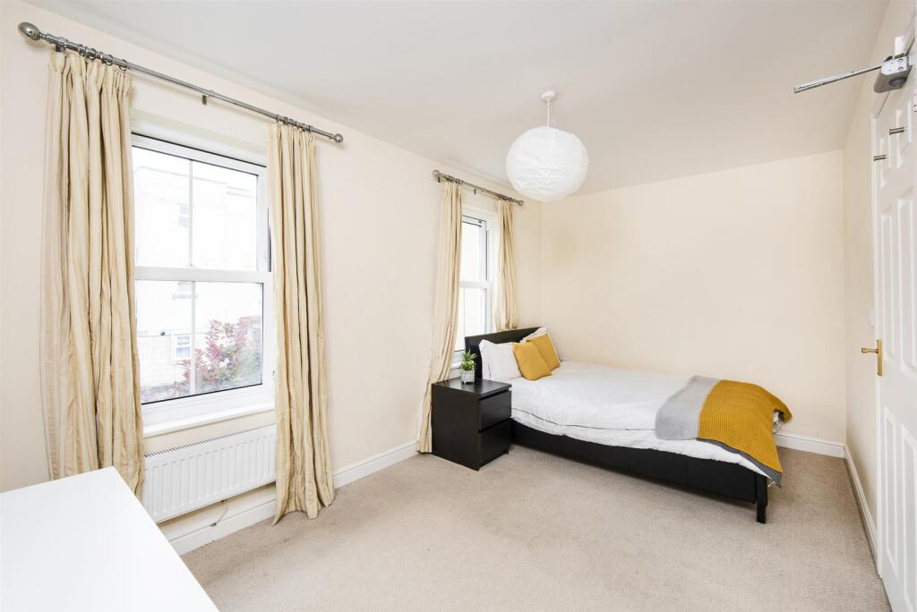 4 Middlewood Close, Bath, BA2 2TU-1.jpg