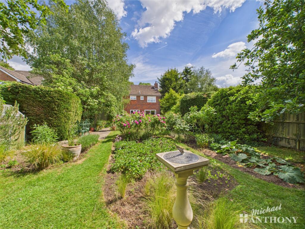 CAM02773G0-PR0304-STILL005