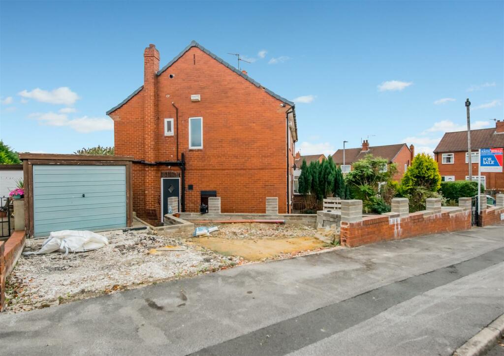 Off Street Parking / Single Garage: