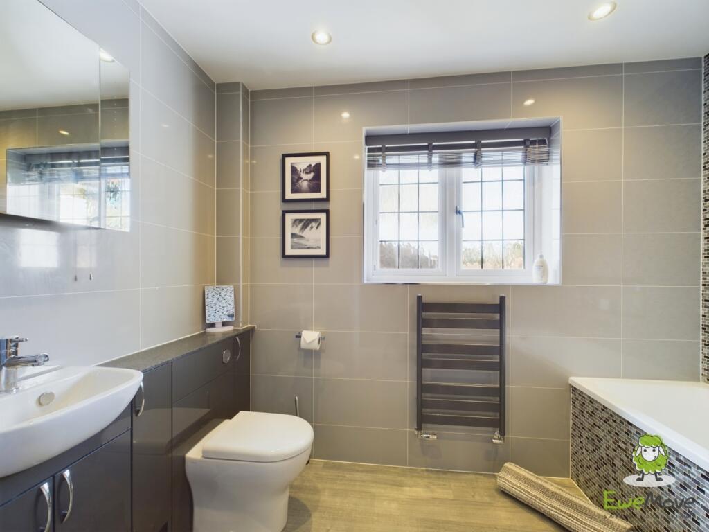 CAM03778G0-PR0171-STILL048