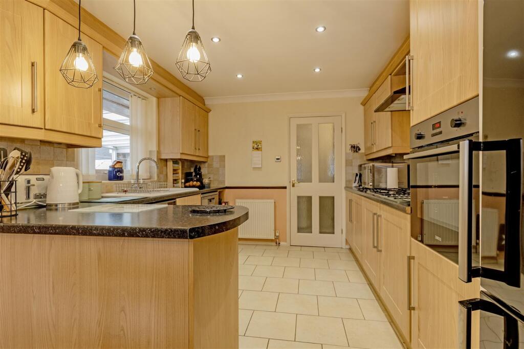 Kitchen/ Dining Room