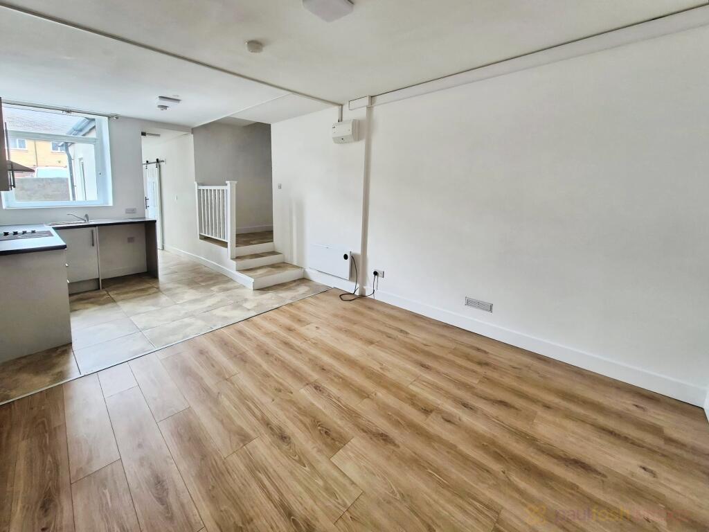 5e363f51-IMG-2025101