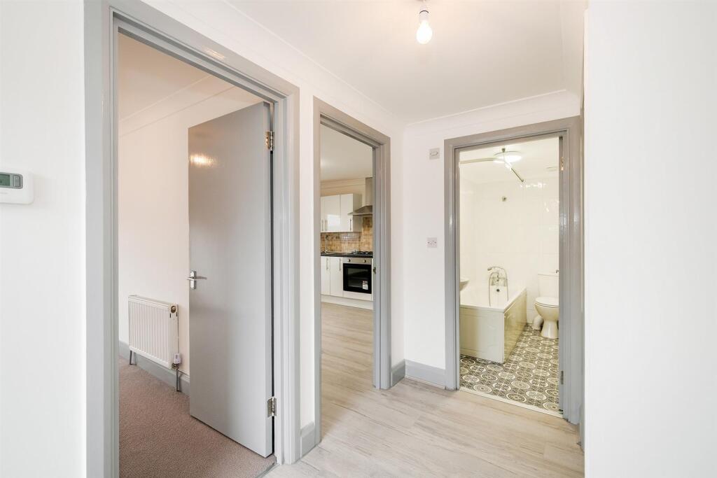 20 North Birkbeck Road - Flats 2, 3, 4-35_web.jpg