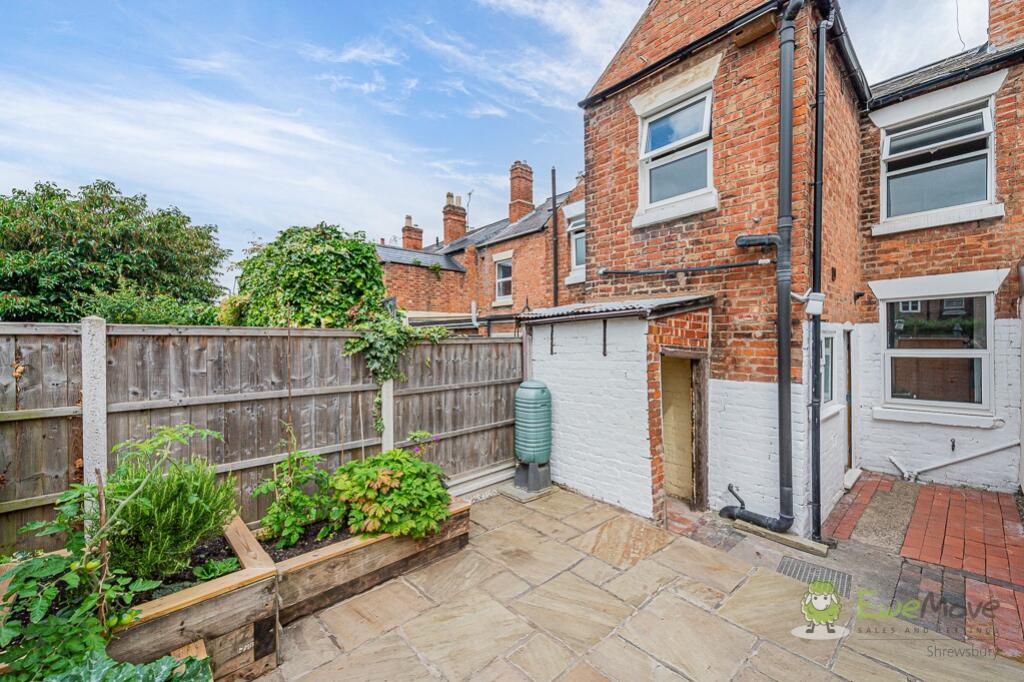 Rear courtyard garden