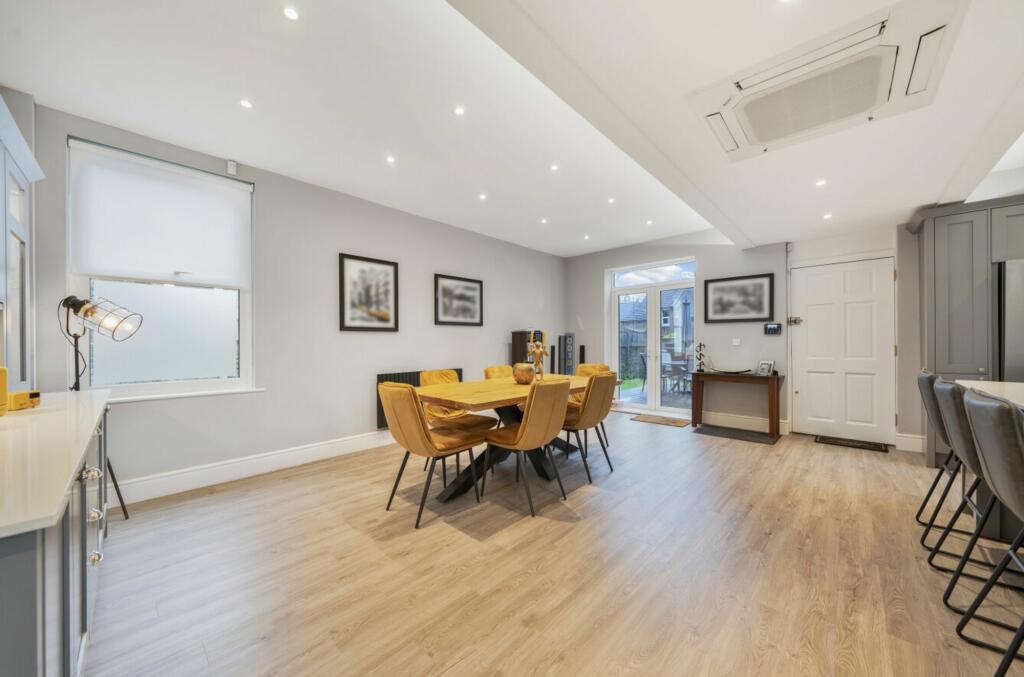 Kitchen/Dining Room (6)