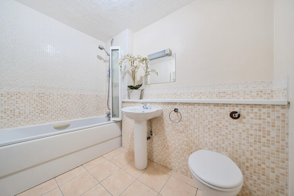 1297833-19-683040...