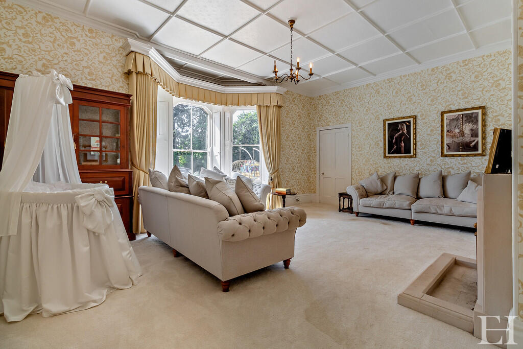 8635654-interiorW...