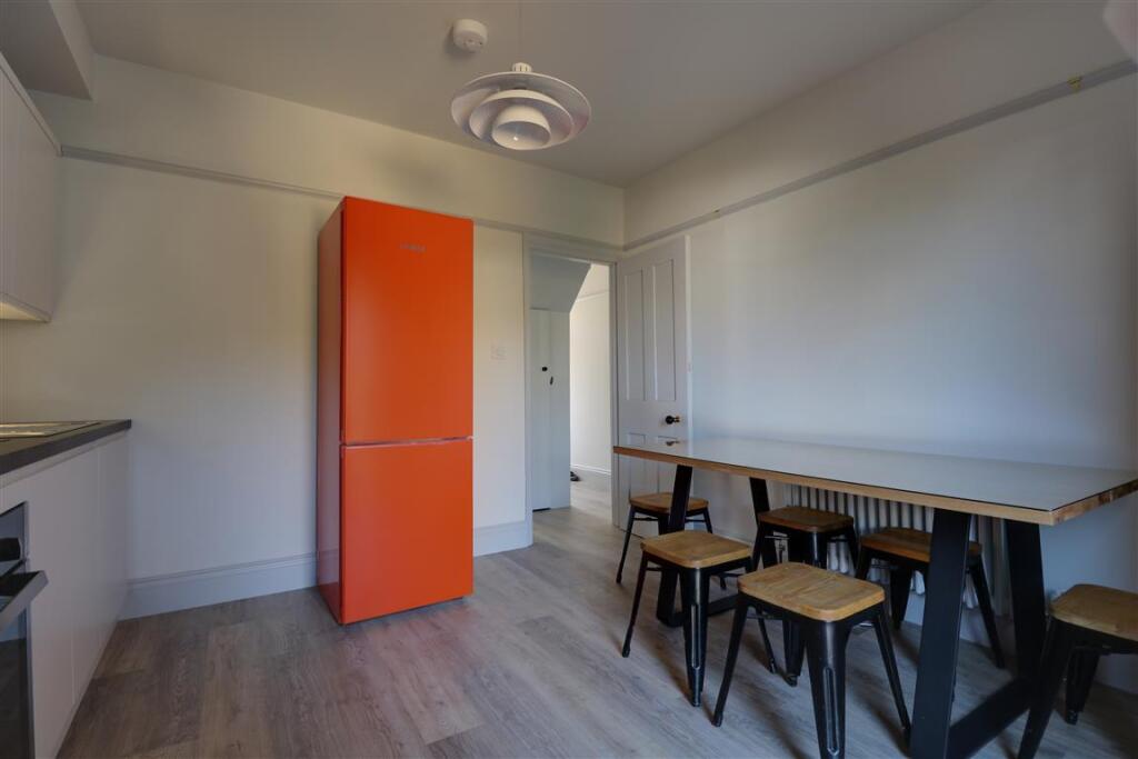 Kitchen (Medium).jpg