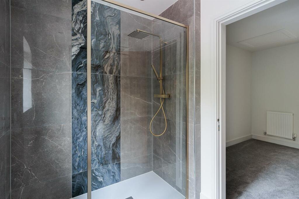 Master Bedroom EnSuite