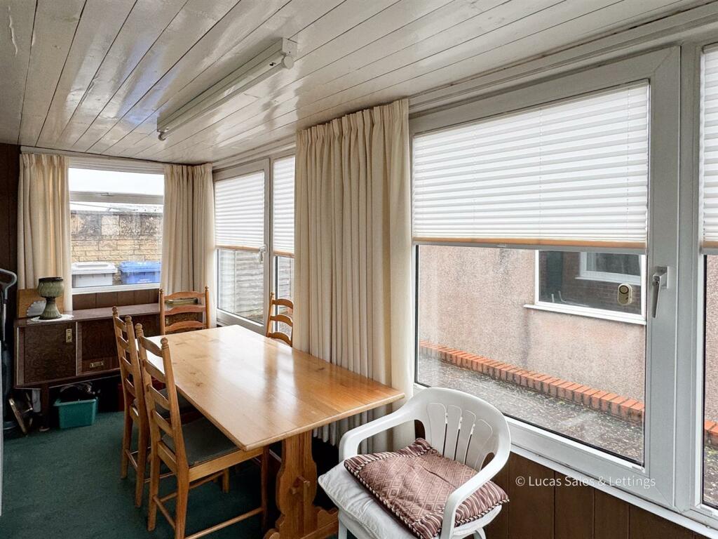 47 Pennine Way Kettering-01.jpg