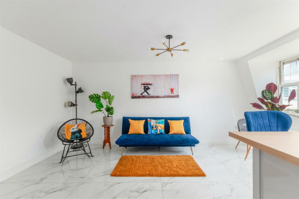 Open Plan Living Room/ Kitchen